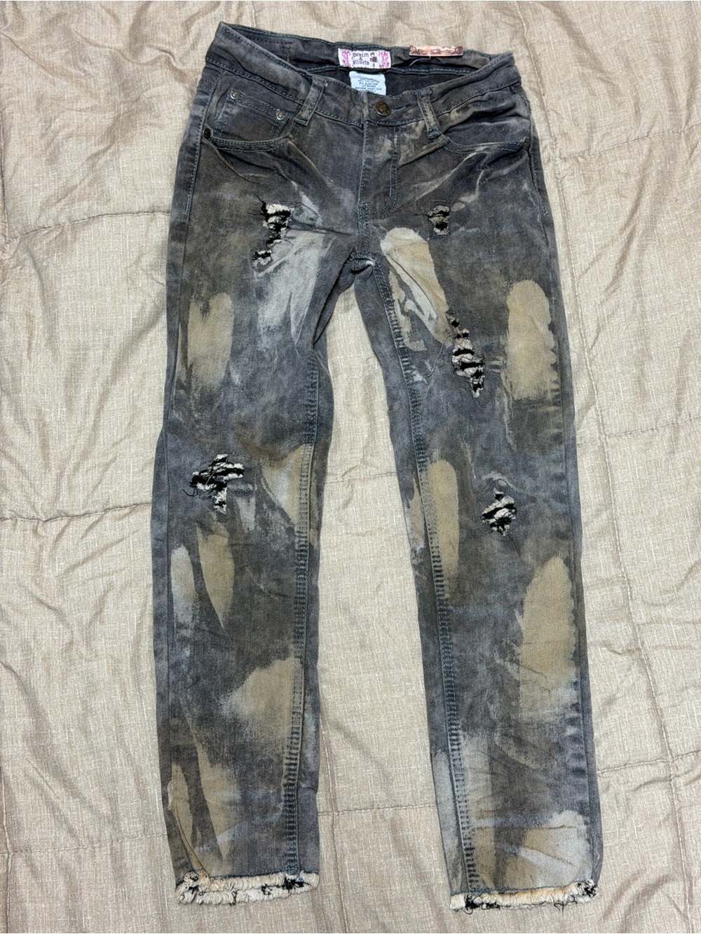 Girl’s NWT Denim & Rivets Distressed Bleached Black Washed Jeans 8 Raw Hem